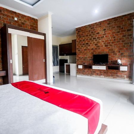 RedDoorz Plus near Kualanamu Airport Medan Exterior foto