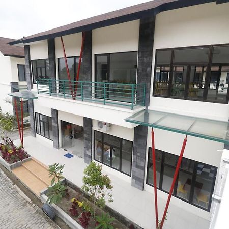 RedDoorz Plus near Kualanamu Airport Medan Exterior foto