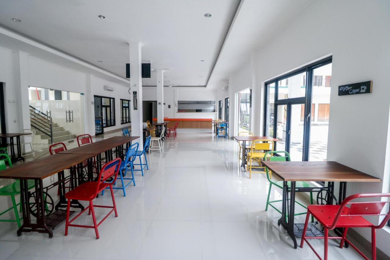 RedDoorz Plus near Kualanamu Airport Medan Exterior foto