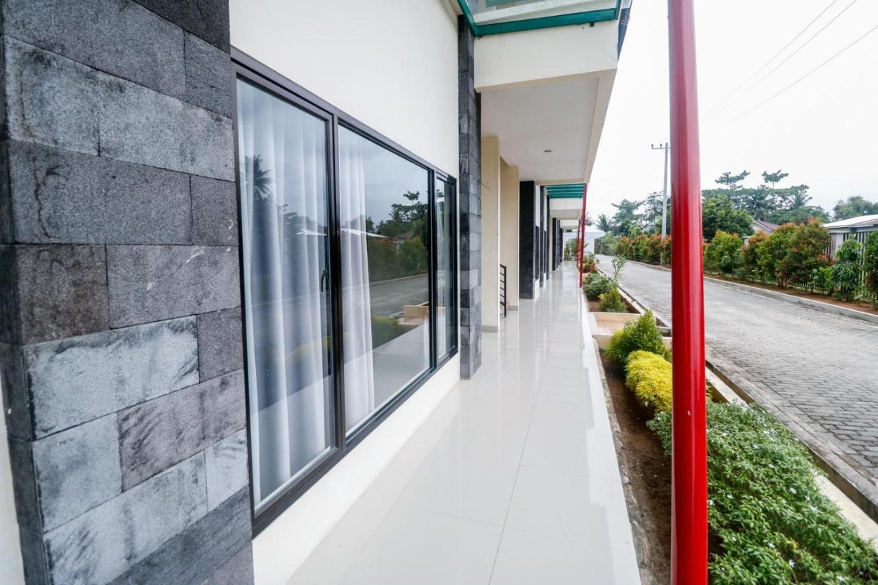 RedDoorz Plus near Kualanamu Airport Medan Exterior foto