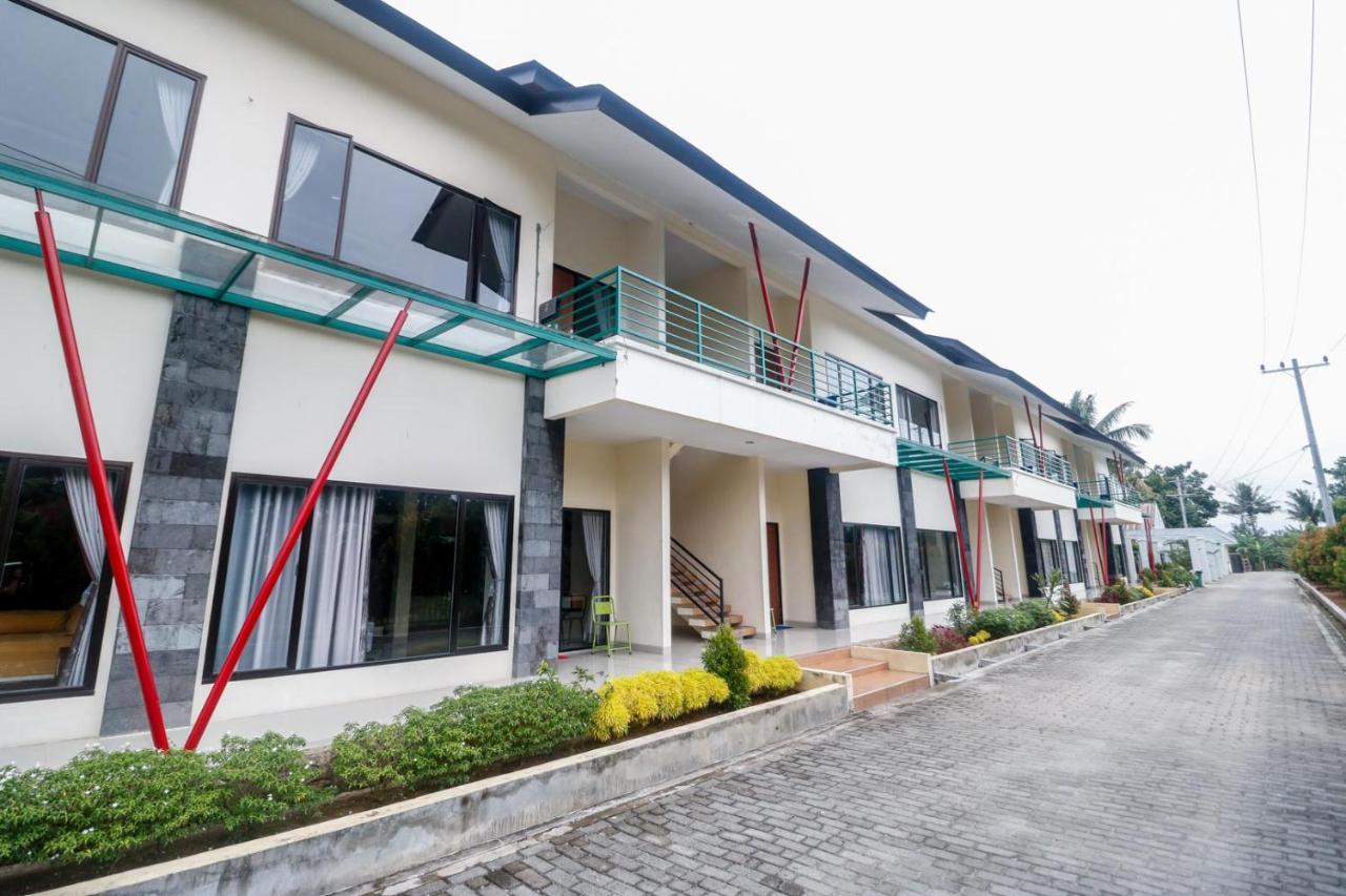 RedDoorz Plus near Kualanamu Airport Medan Exterior foto