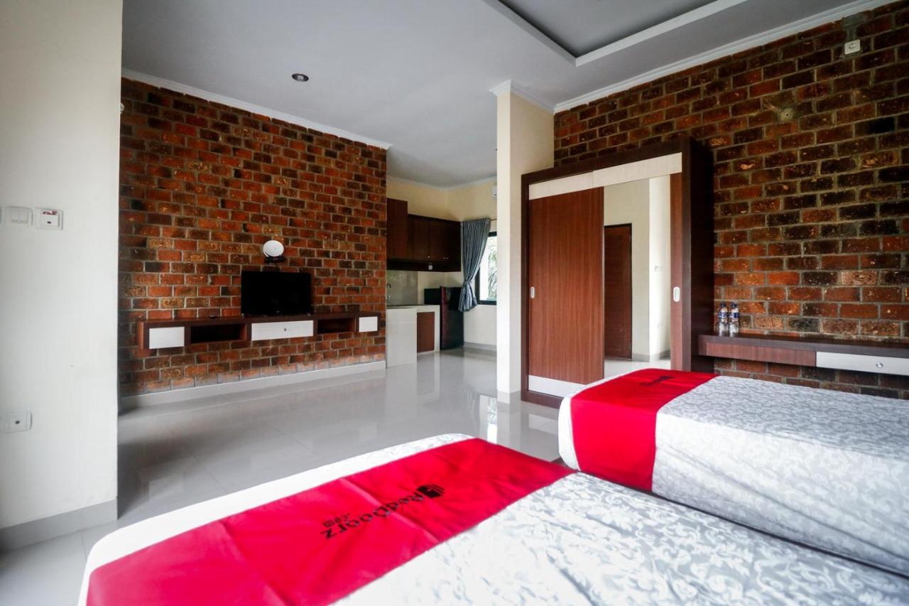 RedDoorz Plus near Kualanamu Airport Medan Exterior foto