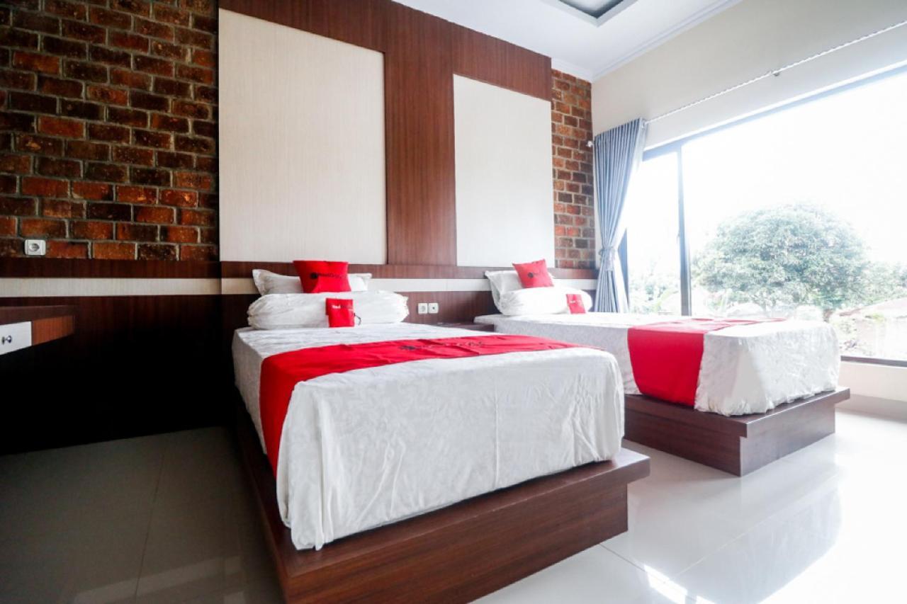 RedDoorz Plus near Kualanamu Airport Medan Exterior foto